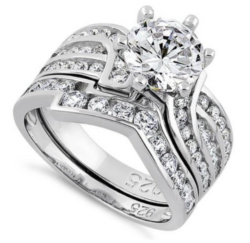 Round Engagement Ring Set